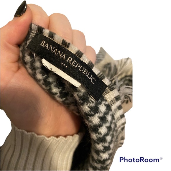 Banana Republic | Reversible cape with houndstooth and plaid patterns - Picture 4 of 5